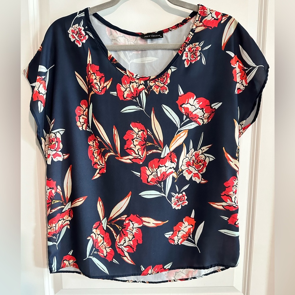 Large women’s‎ floral blouse
